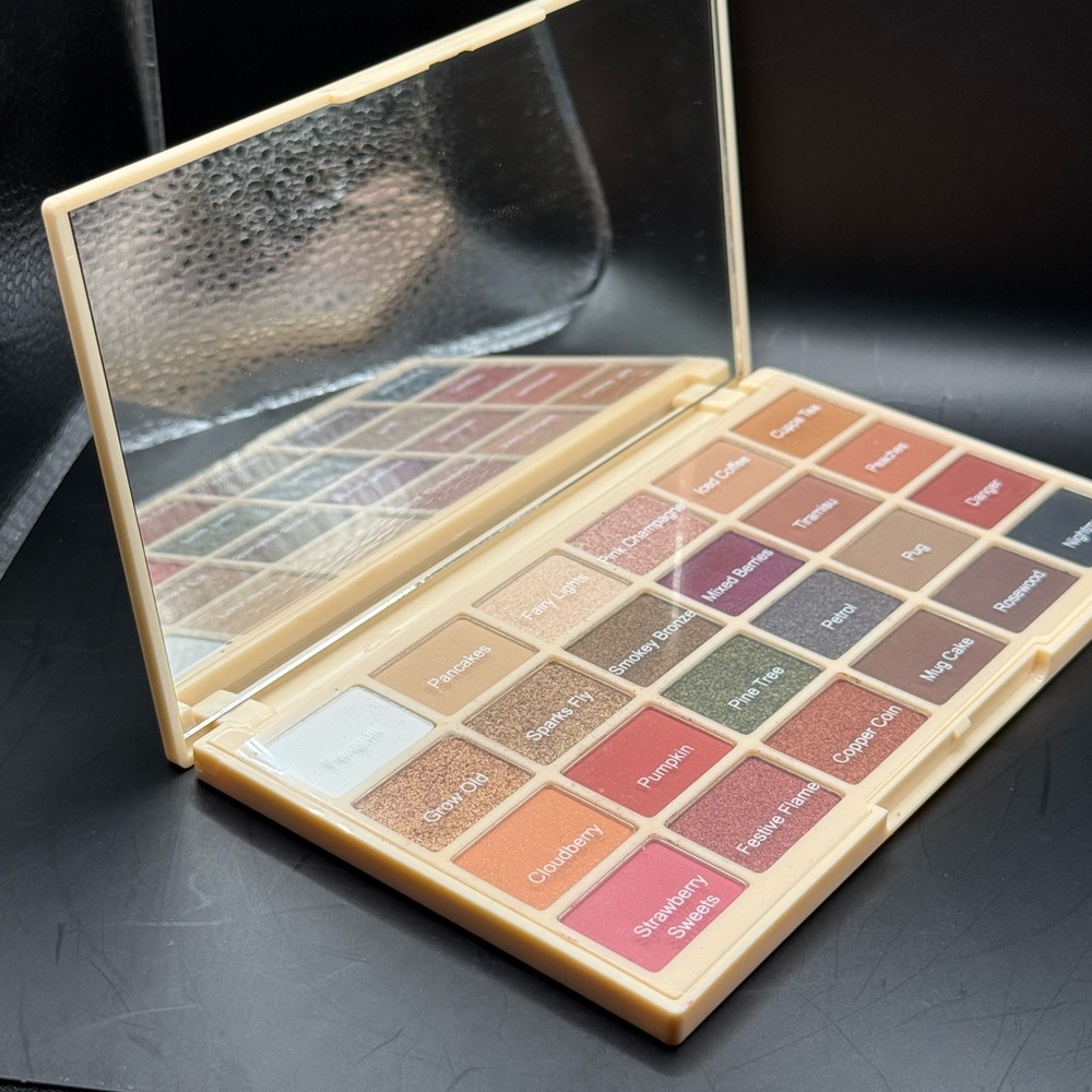 Makeup Revolution Red and Pink Eyeshadow Palette with Mirror